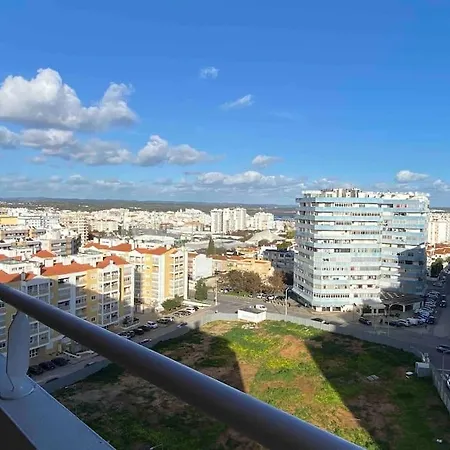Avenida Apartment *